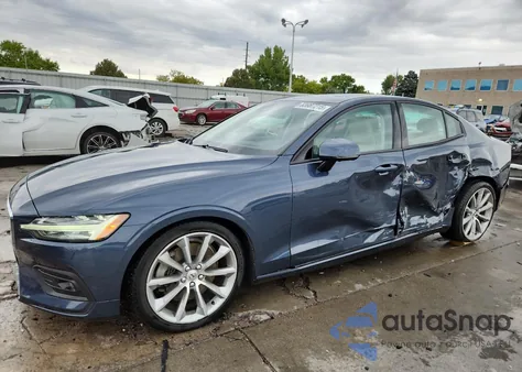 2020 Volvo S60 T6 Momentum z USA, uszkodzony, nr VIN 7JRA22TK4LG056818